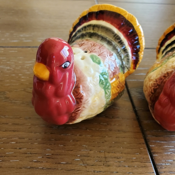 Thanksgiving turkey salt and pepper shakers - Picture 6 of 8